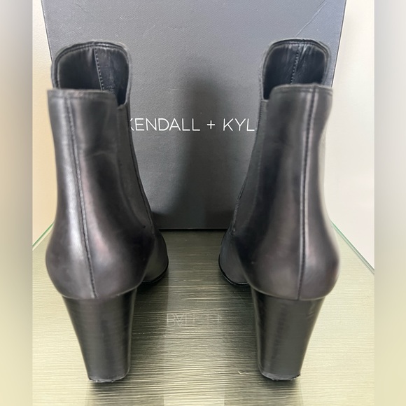Kendall & Kylie Black Finley Pull On Pointy Toe Leather Ankle Bootie Size 8 - Picture 5 of 12